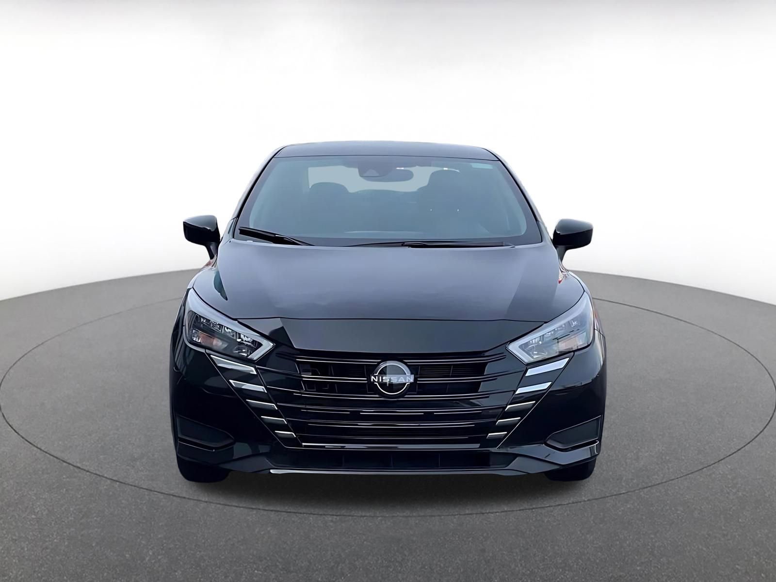 Used 2025 Nissan Versa SV image 3