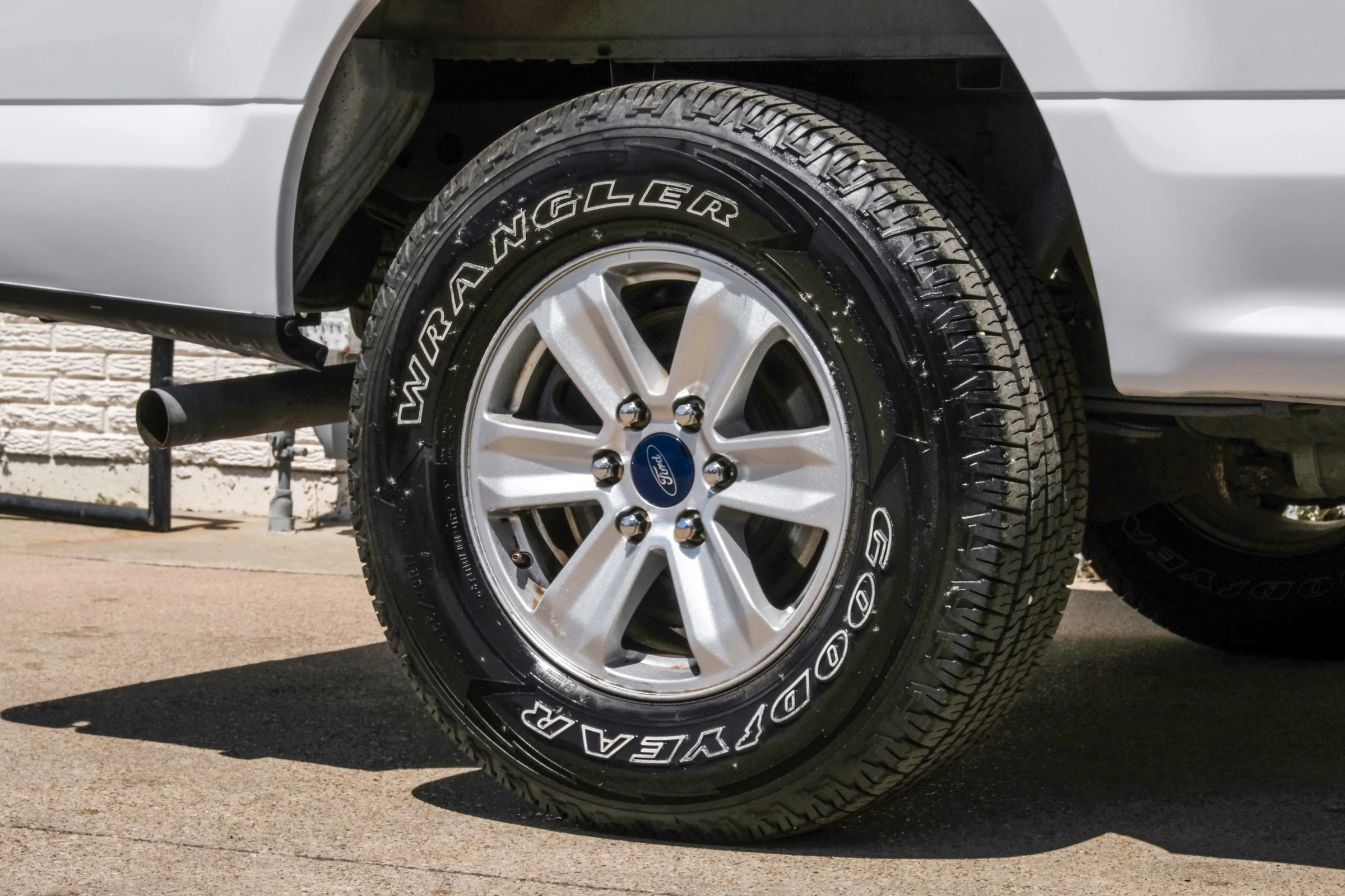 Used 2015 Ford F150 XLT image 42