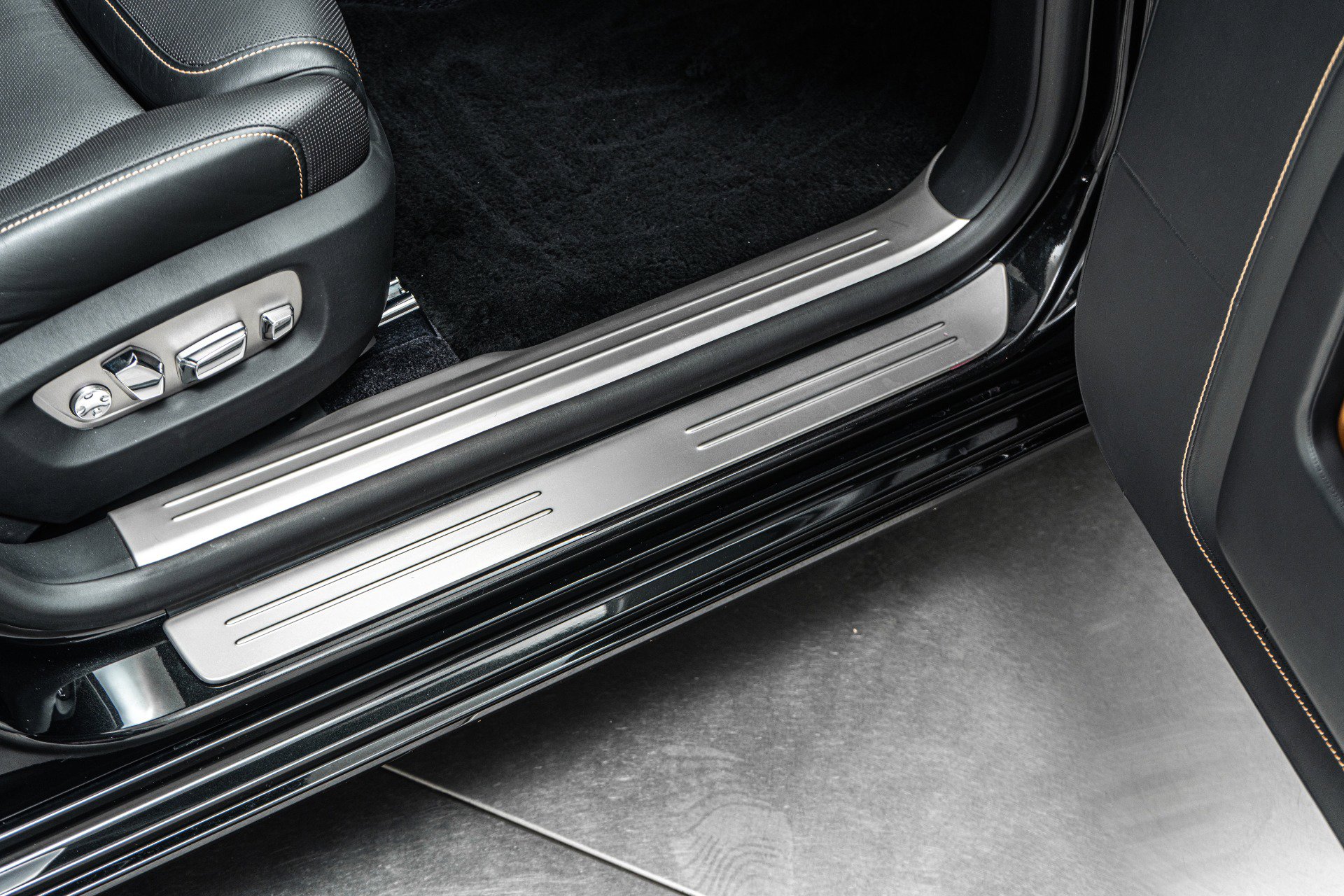 Used 2017 Rolls-Royce Ghost Extended Wheelbase image 39