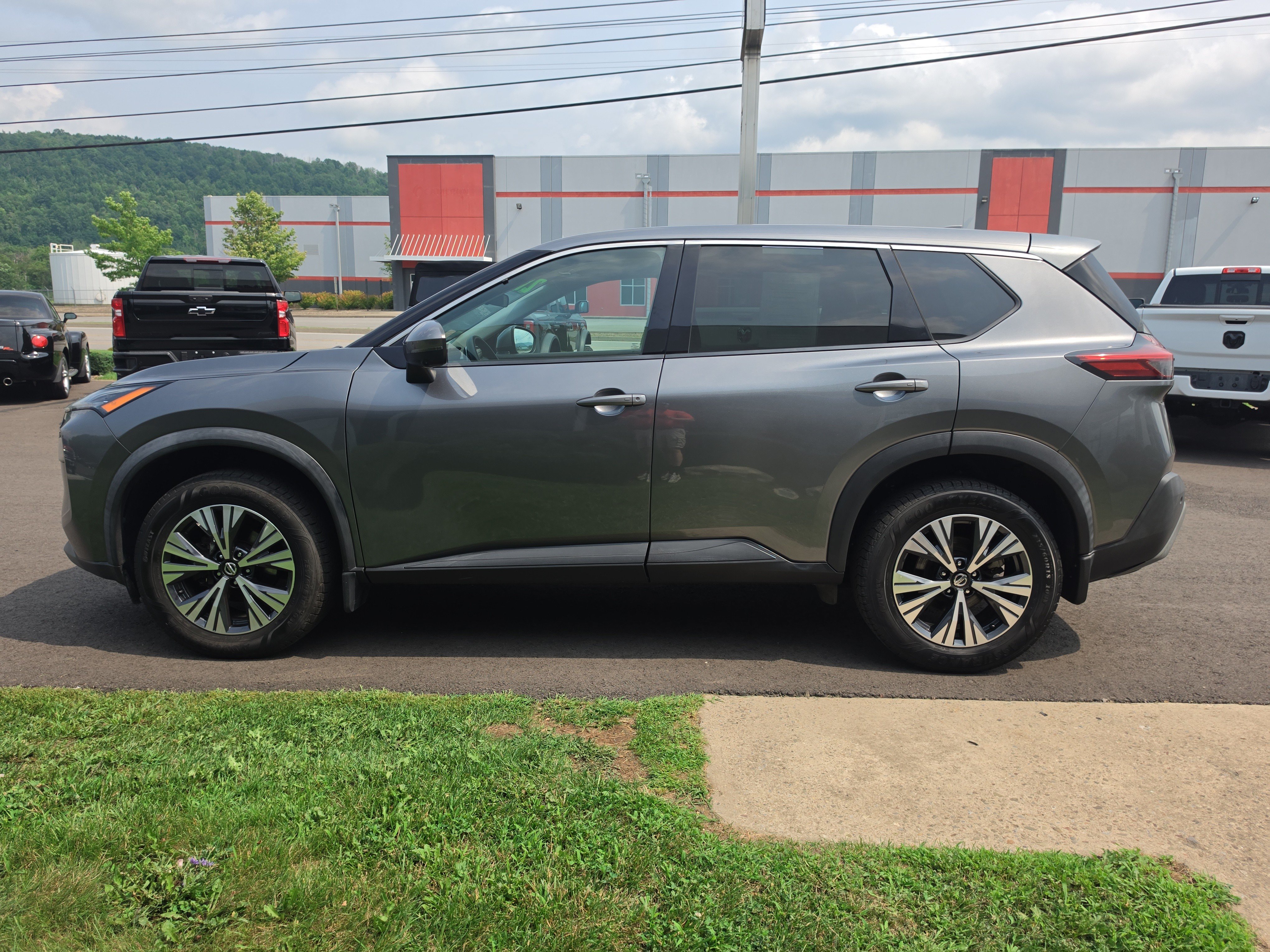 Used 2021 Nissan Rogue SV AWD/4WD image 7