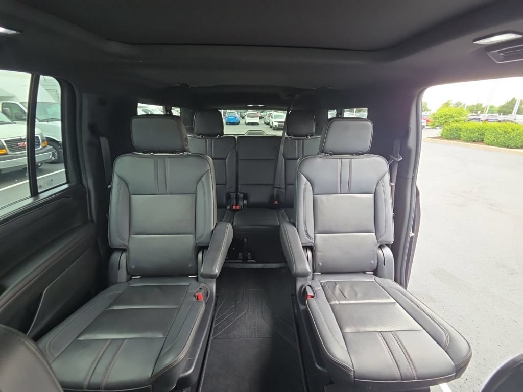 Used 2022 Chevrolet Suburban RST w/ Luxury Package AWD/4WD image 34