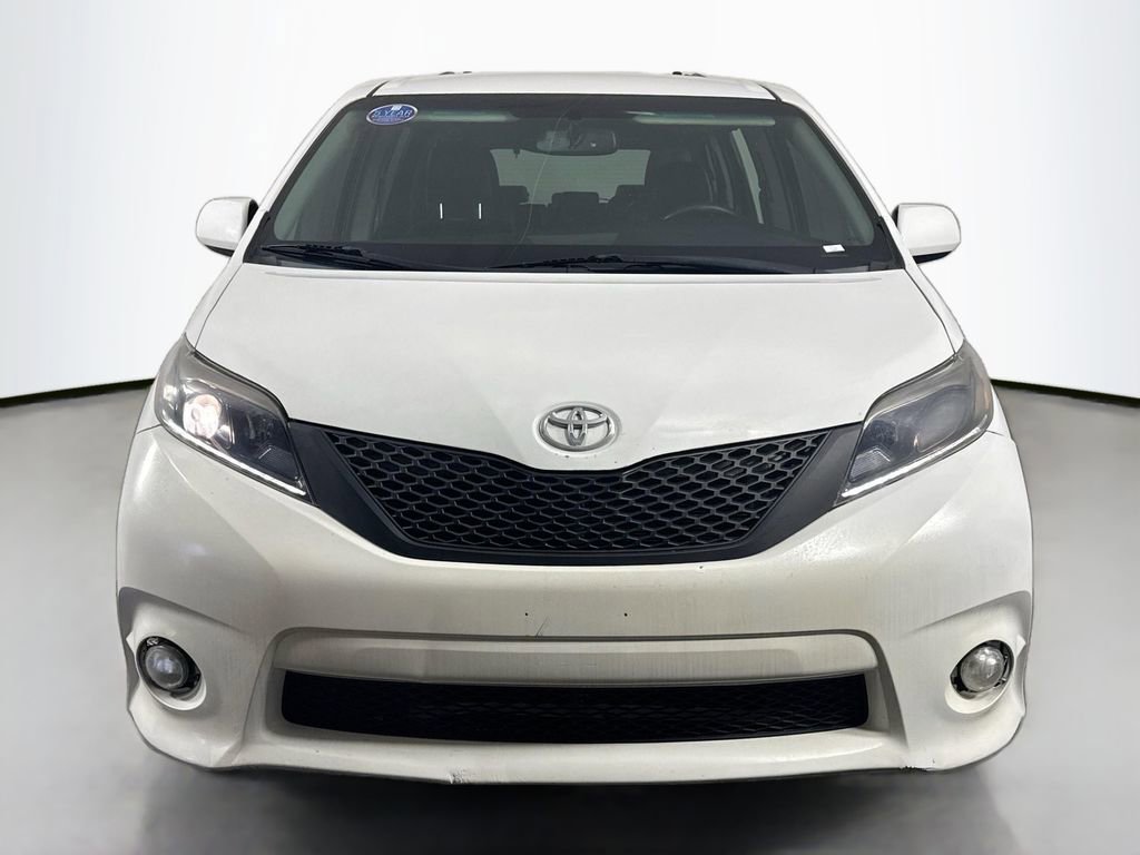 Used 2015 Toyota Sienna SE FWD image 2