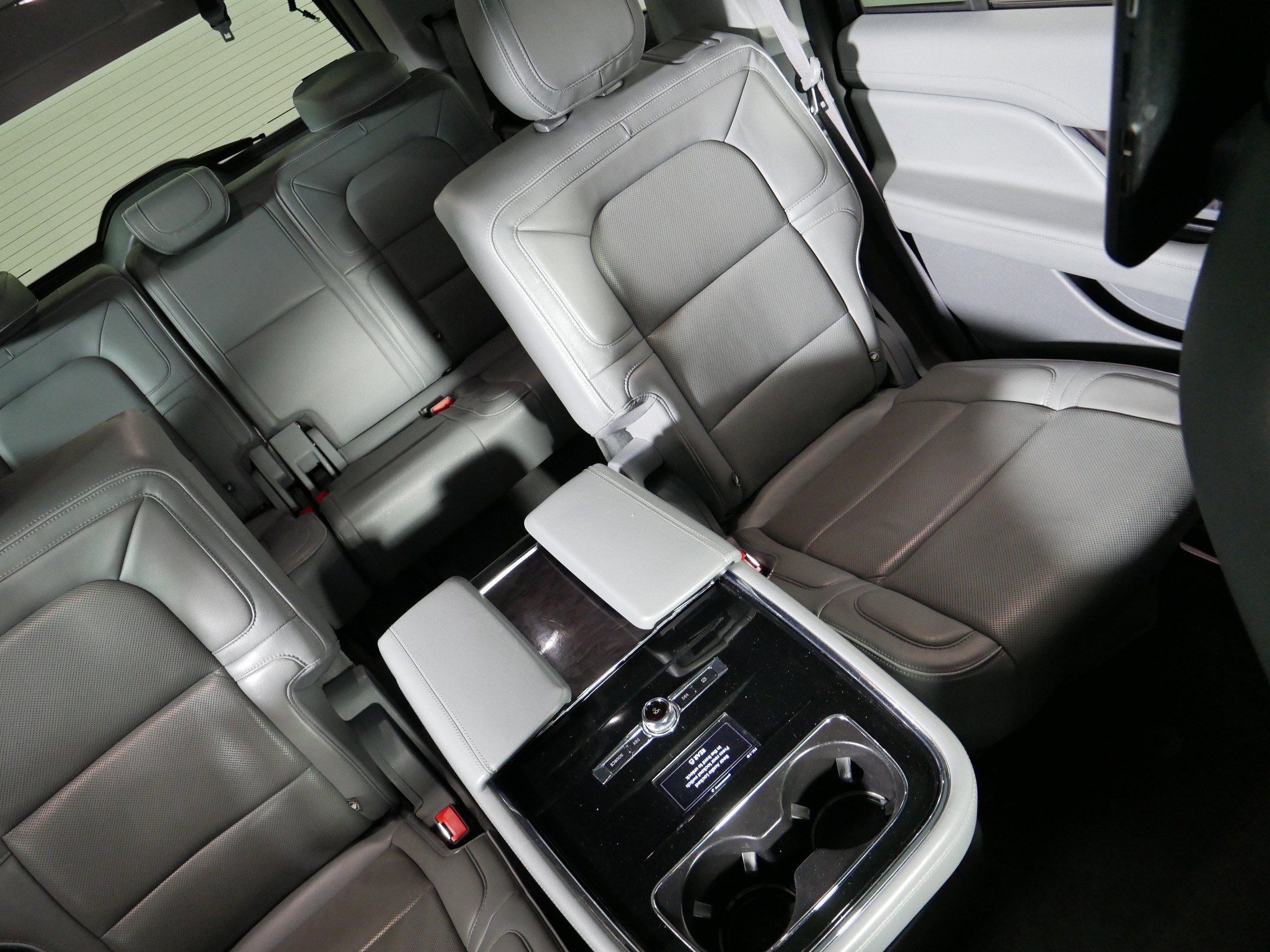 Used 2018 Lincoln Navigator Reserve w/ Technology Package AWD/4WD image 14
