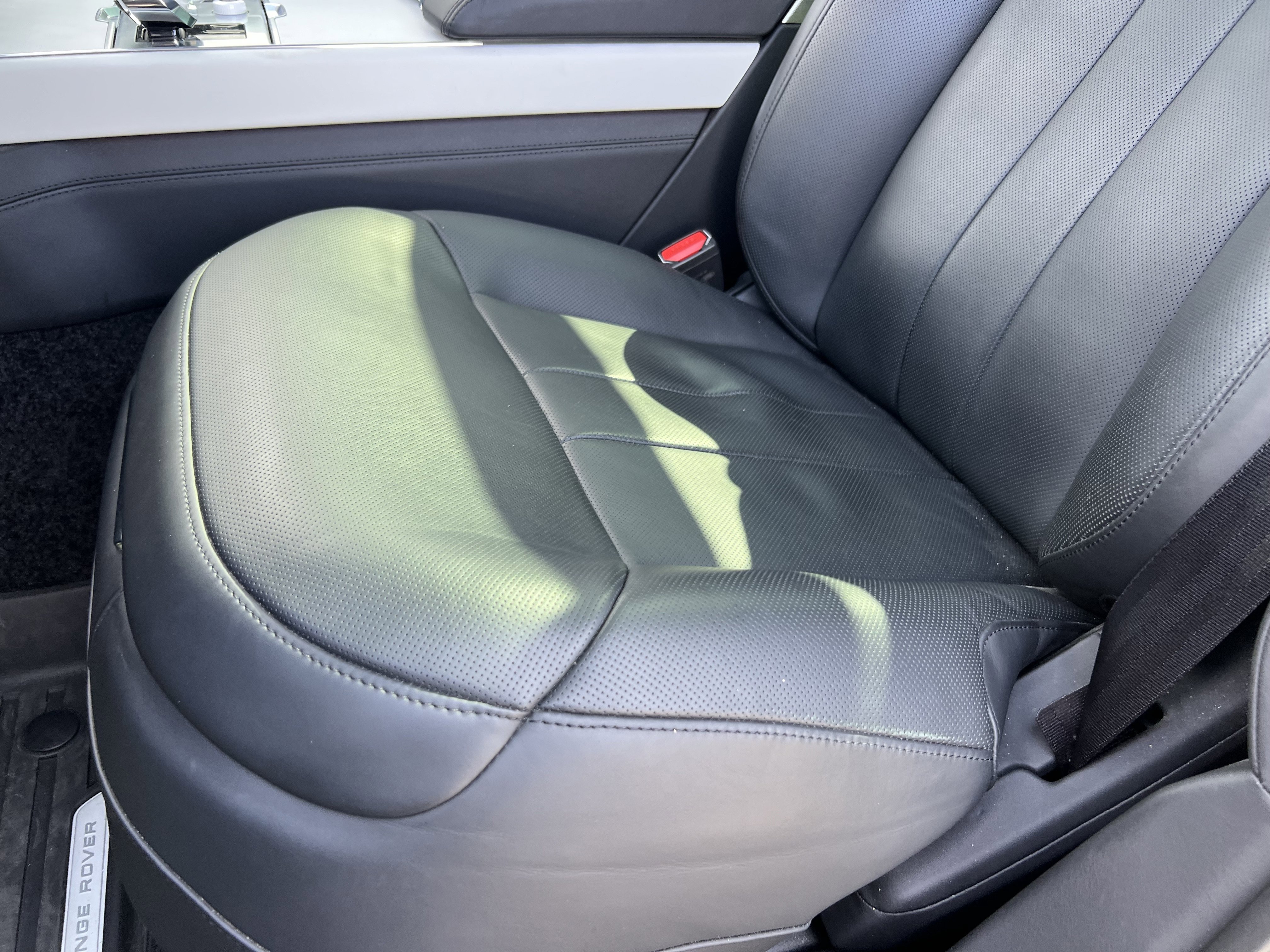 Certified 2023 Land Rover Range Rover SV image 16