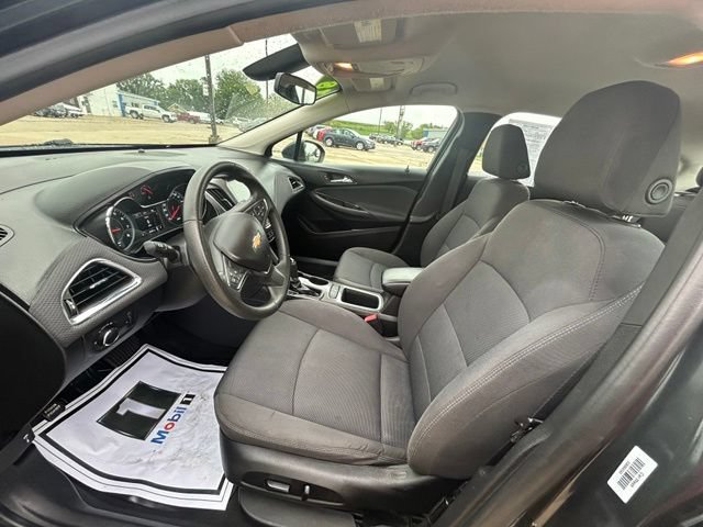Used 2018 Chevrolet Cruze LT w/ LT Convenience Package FWD image 12
