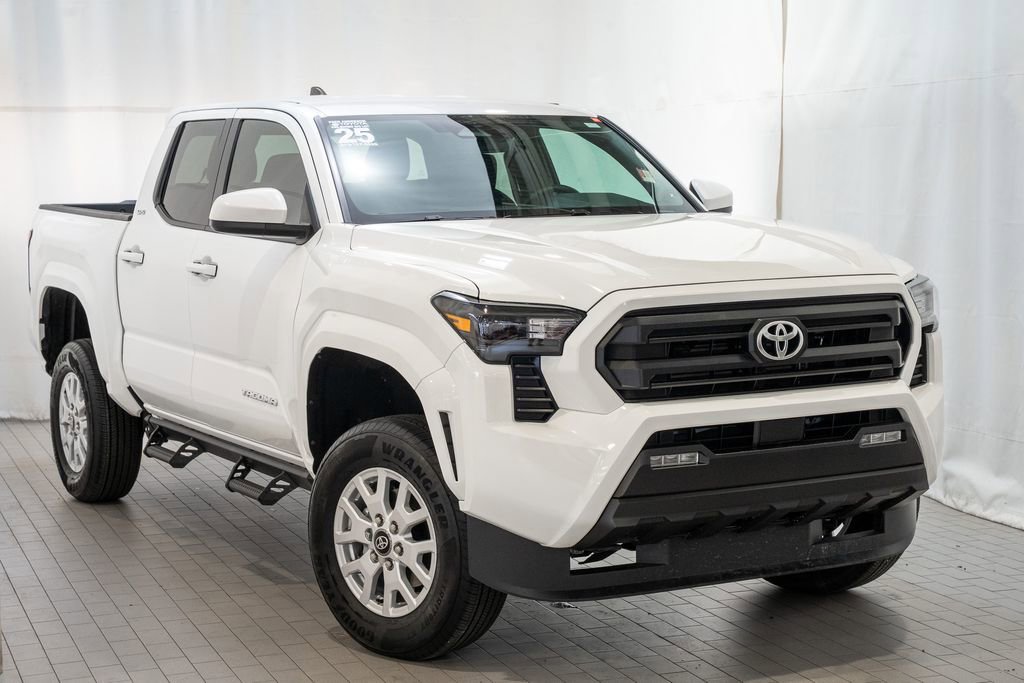 Used 2025 Toyota Tacoma SR5 image 1