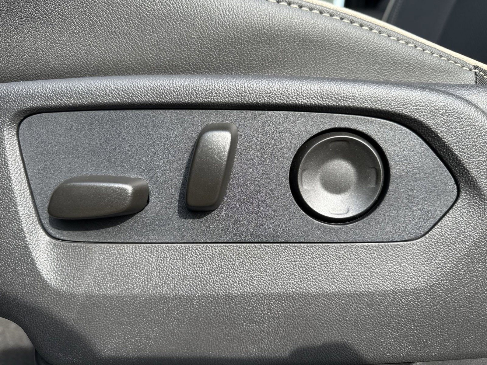 New 2026 Chevrolet Suburban Premier image 14