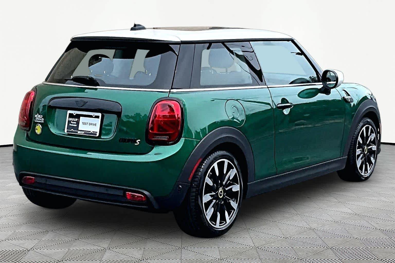 Used 2024 MINI Cooper SE FWD image 11