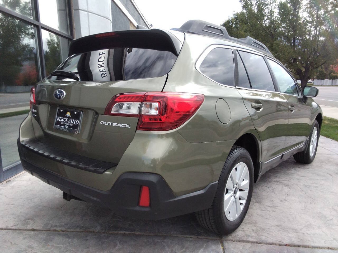 Used 2019 Subaru Outback 2.5i Premium AWD/4WD image 5
