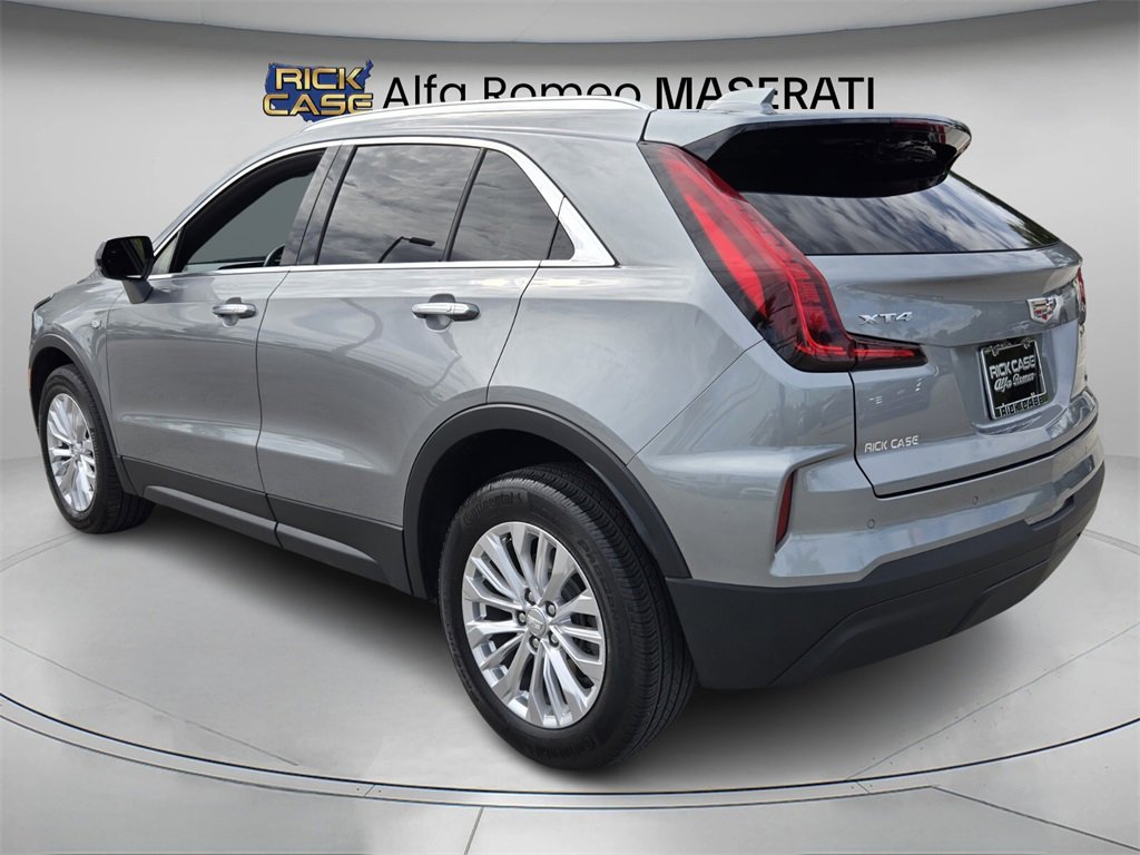 Used 2024 Cadillac XT4 Luxury w/ Cold Weather Package image 8