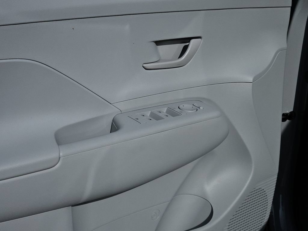 Used 2025 Hyundai Kona SEL FWD image 18