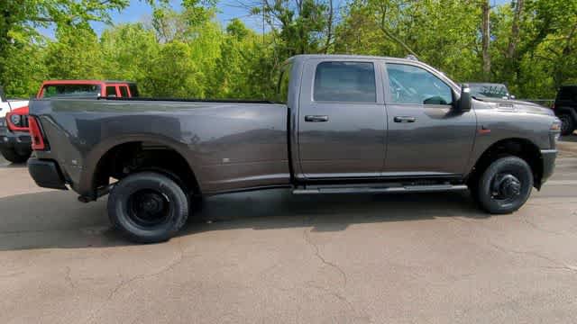 New 2026 RAM 3500 Tradesman AWD/4WD image 9
