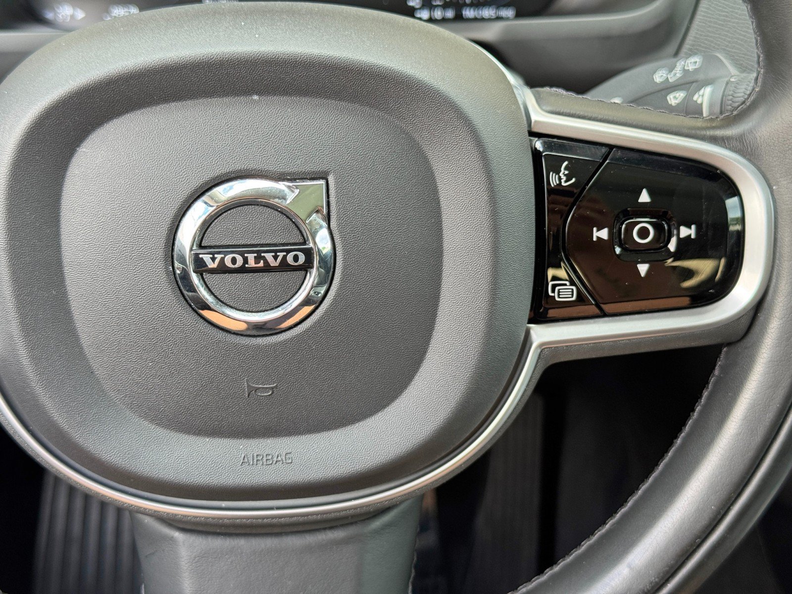 Used 2020 Volvo XC90 T8 Momentum w/ Protection Package Premier AWD/4WD image 23
