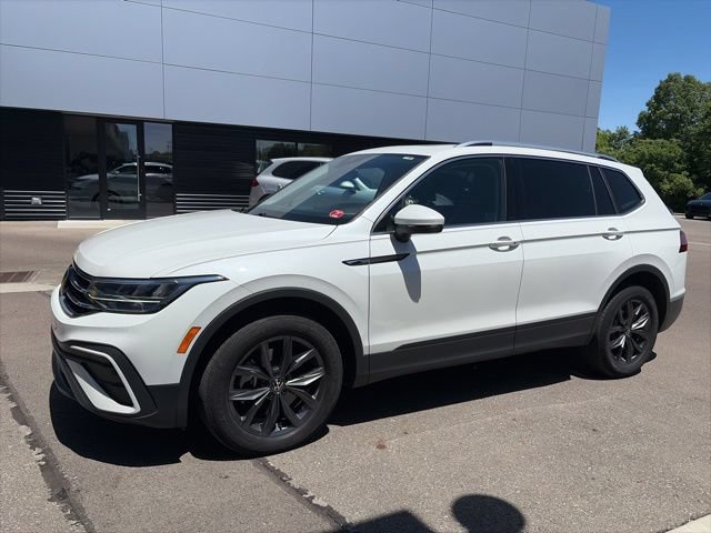 Certified 2023 Volkswagen Tiguan SE w/ Panoramic Sunroof Package AWD/4WD image 6