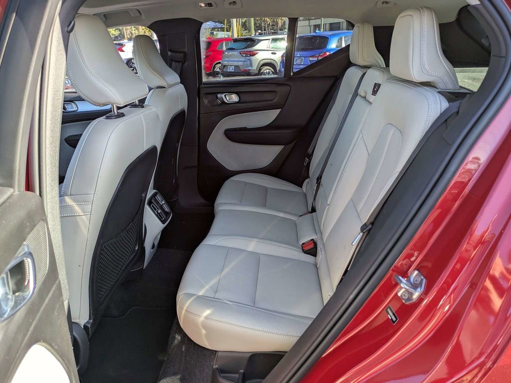 Used 2019 Volvo XC40 T5 Momentum image 15