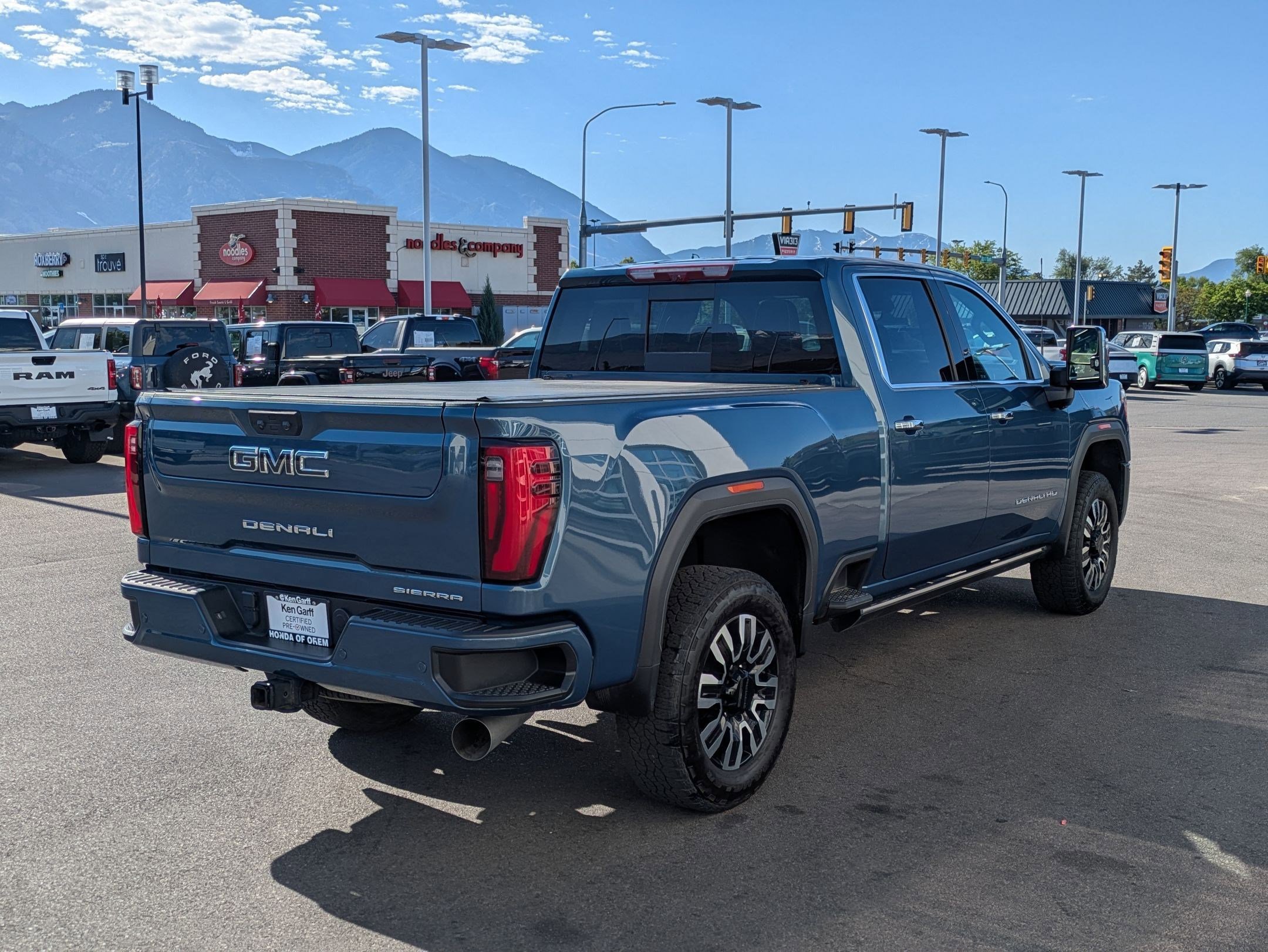 Used 2024 GMC Sierra 3500 Denali Ultimate AWD/4WD image 3