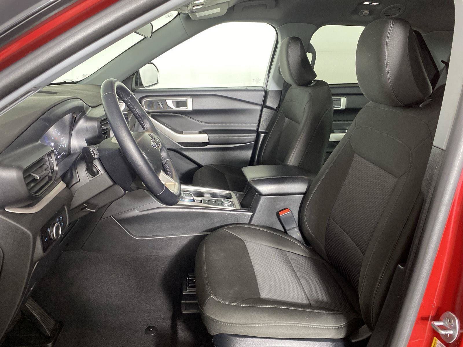 Used 2023 Ford Explorer XLT AWD/4WD image 27