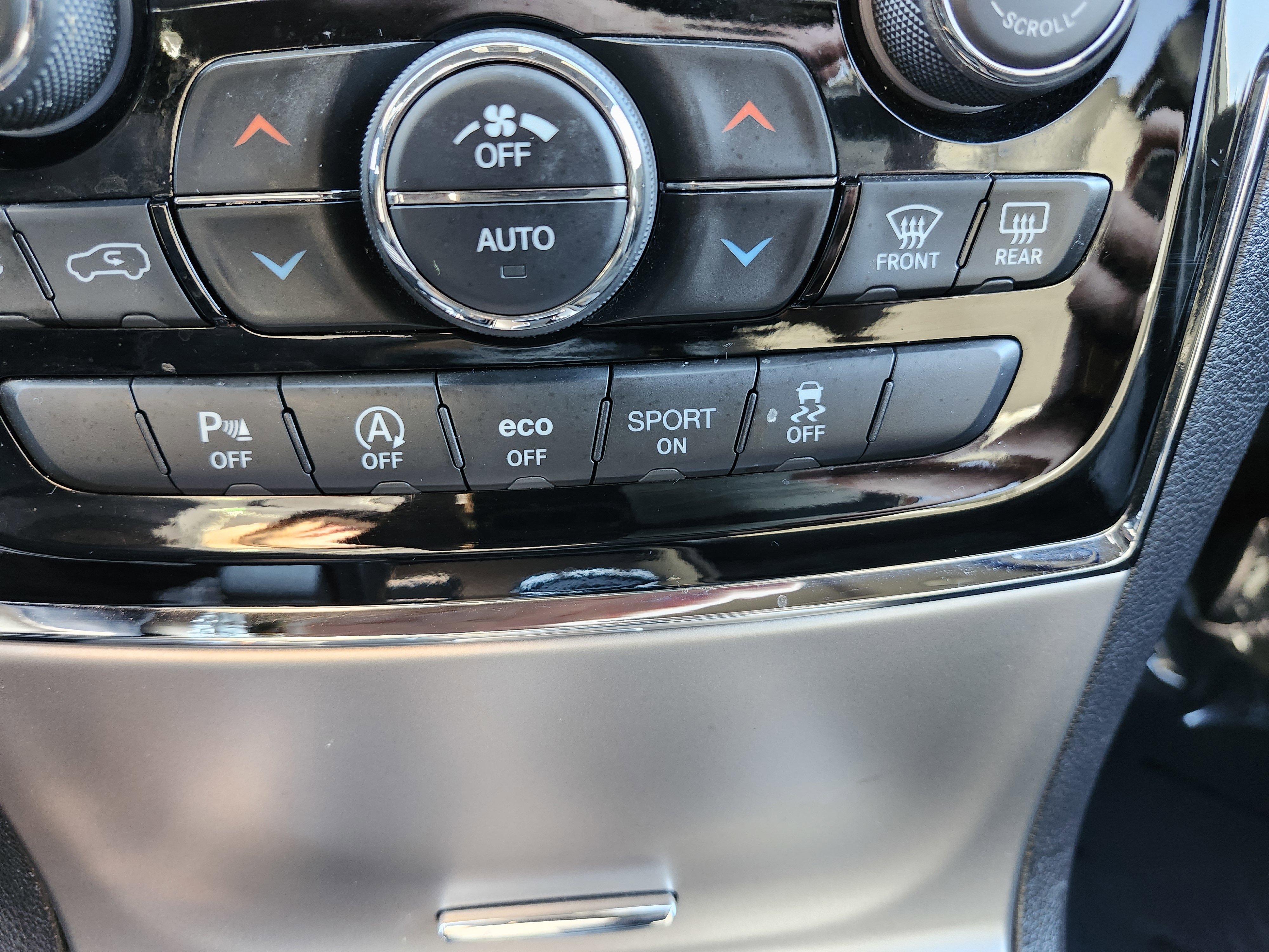 Used 2019 Jeep Grand Cherokee Altitude AWD/4WD image 34