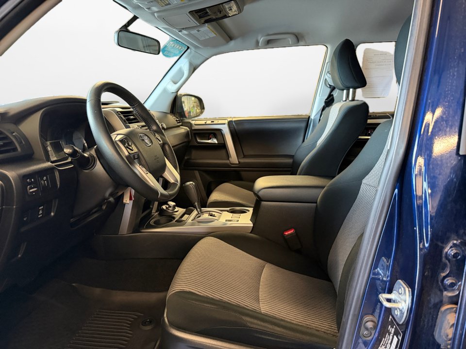 Certified 2019 Toyota 4Runner SR5 AWD/4WD image 11
