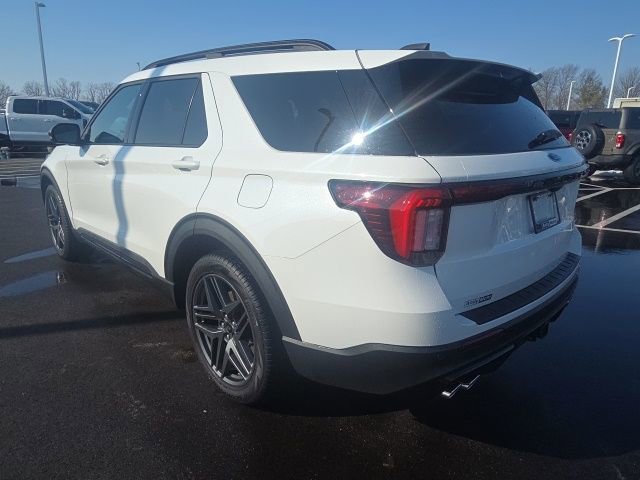 Used 2025 Ford Explorer ST image 13