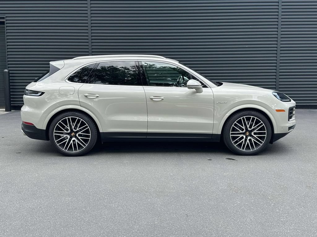 Certified 2025 Porsche Cayenne E-Hybrid AWD/4WD image 6