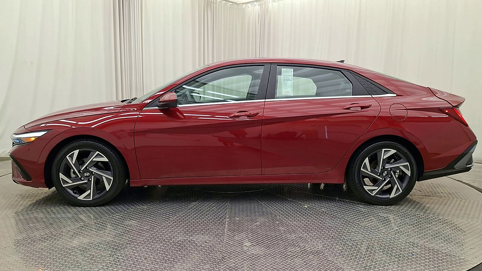 Used 2024 Hyundai Elantra SEL w/ Convenience Package FWD image 11