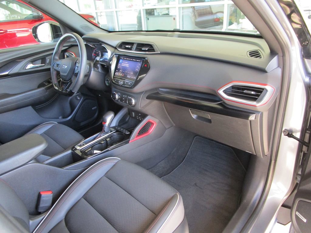 Used 2022 Chevrolet TrailBlazer RS w/ Sun and Liftgate Package image 27