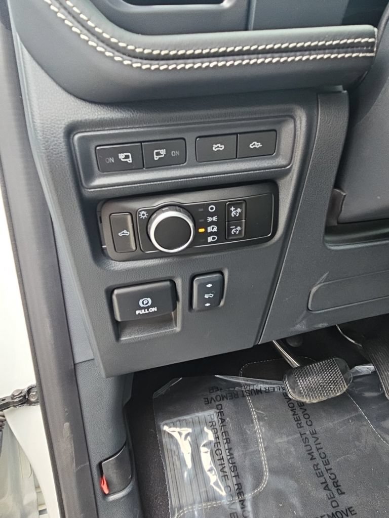 Used 2023 Ford F150 Lightning Platinum AWD/4WD image 16
