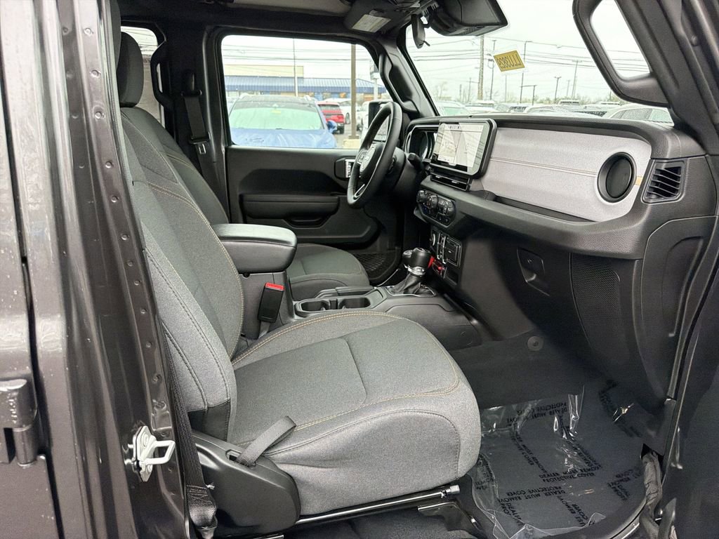 Used 2024 Jeep Wrangler Unlimited image 16
