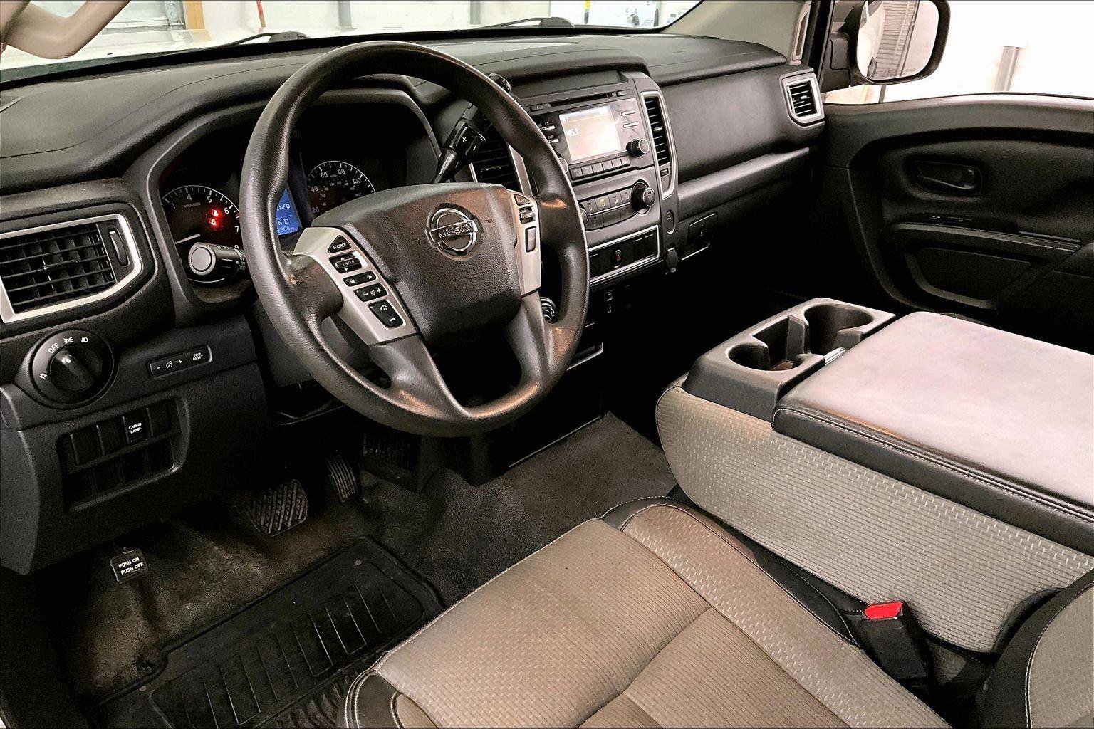 Used 2017 Nissan Titan S image 12