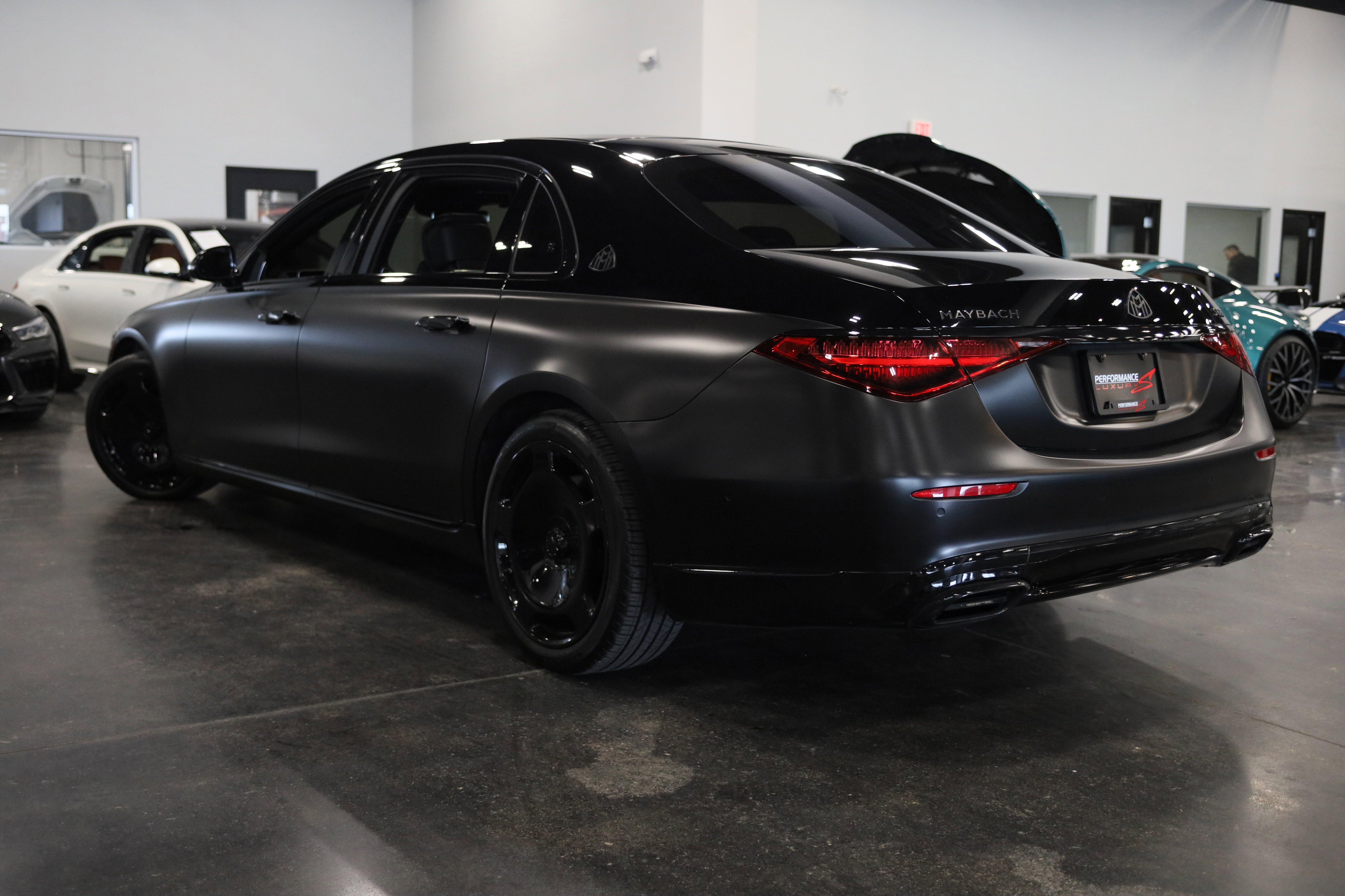 Used 2023 Mercedes-Benz Maybach S 680 4MATIC w/ Manufaktur Leather Package image 4