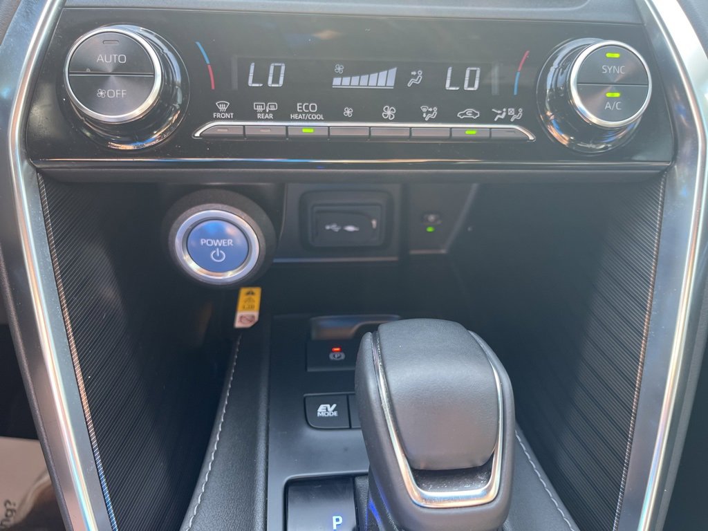 Used 2021 Toyota Venza XLE image 17