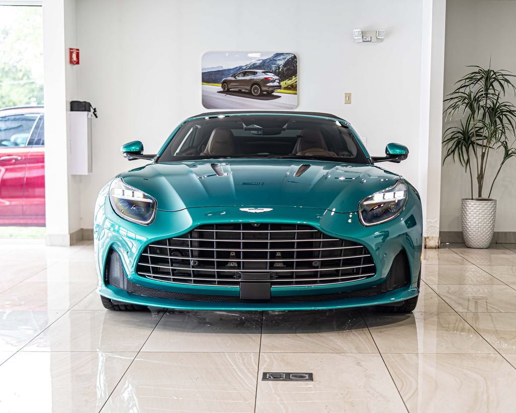 Used 2025 Aston Martin DB12 Convertible RWD image 2