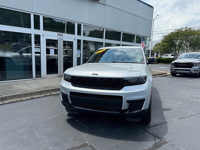 Used 2024 Jeep Grand Cherokee L Laredo AWD/4WD image 5