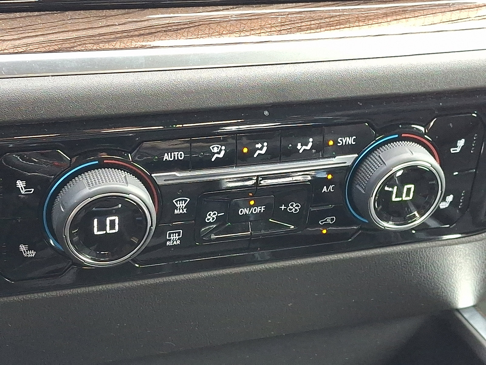 Used 2025 Chevrolet Silverado 1500 LT Trail Boss w/ LT Trail Boss Premium Package image 17