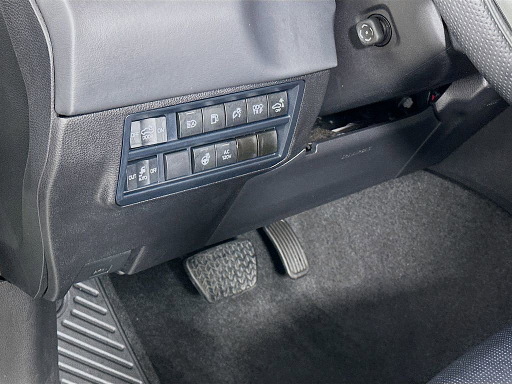 Used 2025 Toyota Tundra Platinum AWD/4WD image 10