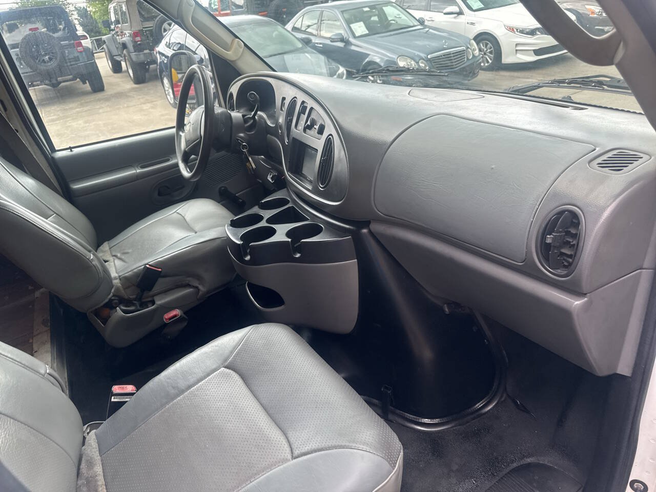 Used 2003 Ford E-450 and Econoline 450 RWD image 17