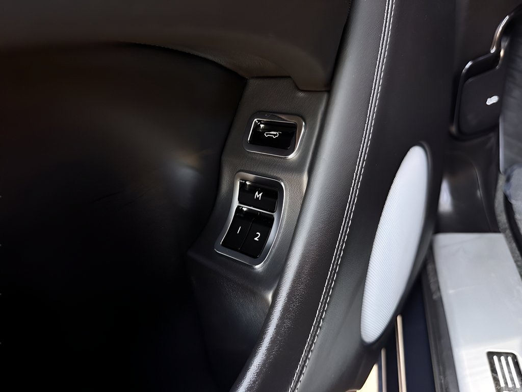 Used 2021 Bentley Bentayga AWD/4WD image 15