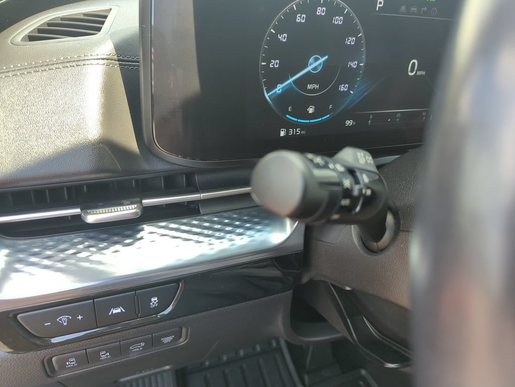 Used 2023 Kia Carnival SX Prestige FWD image 21