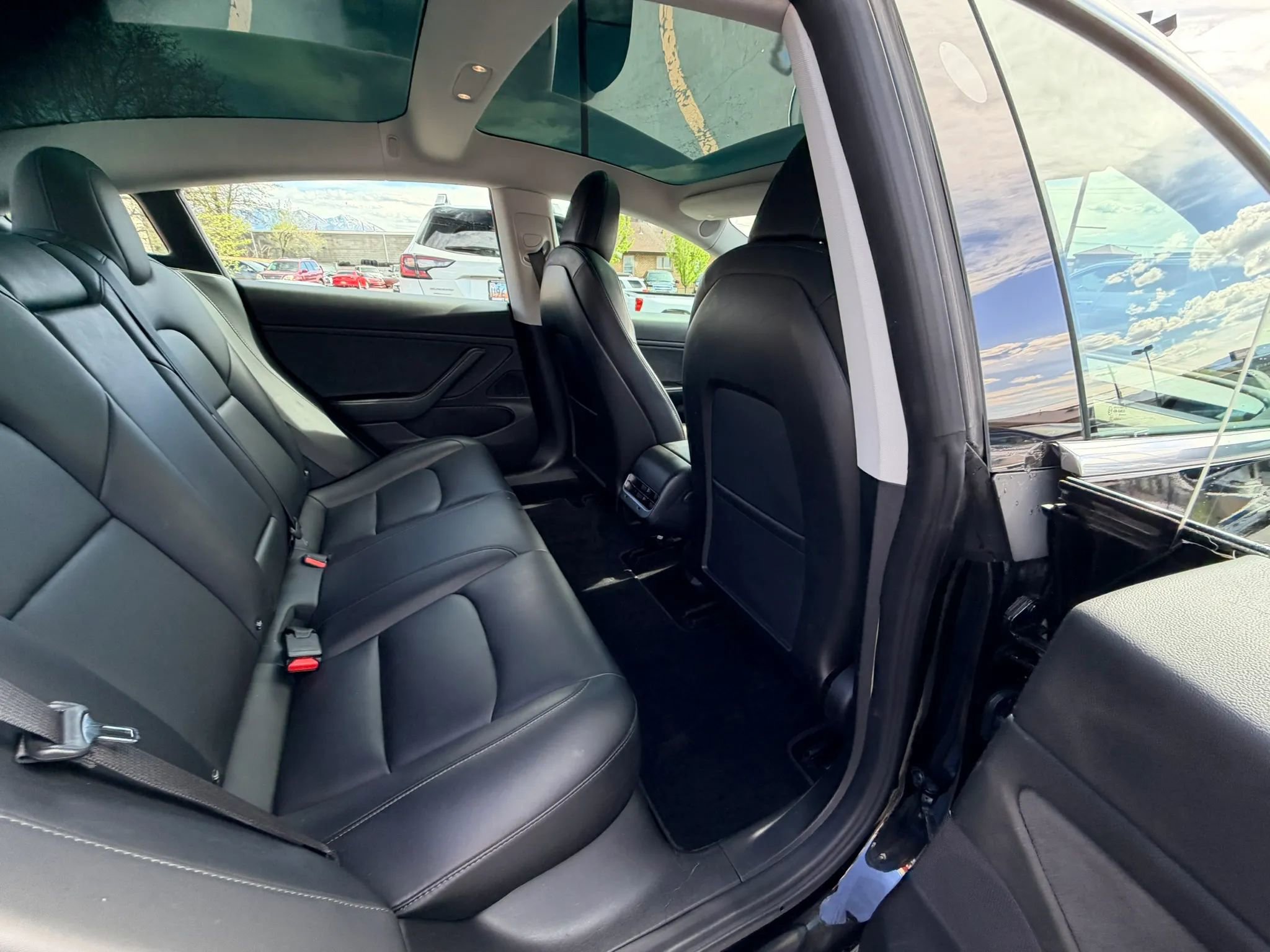 Used 2018 Tesla Model 3 Long Range image 16