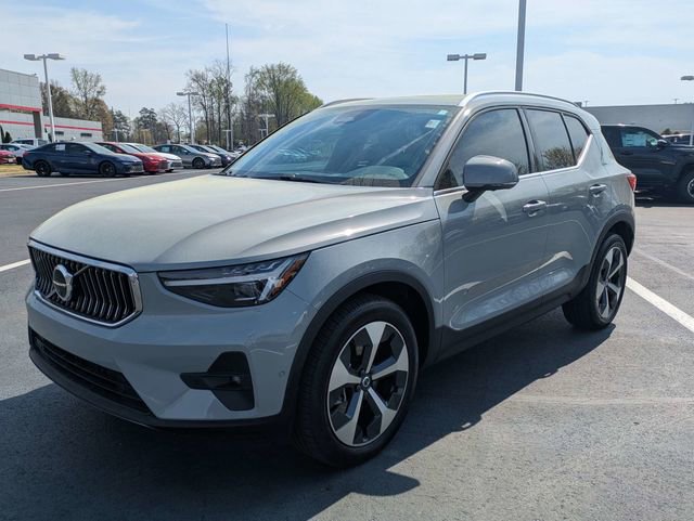 Used 2025 Volvo XC40 B5 Plus w/ Protection Package Premier image 8