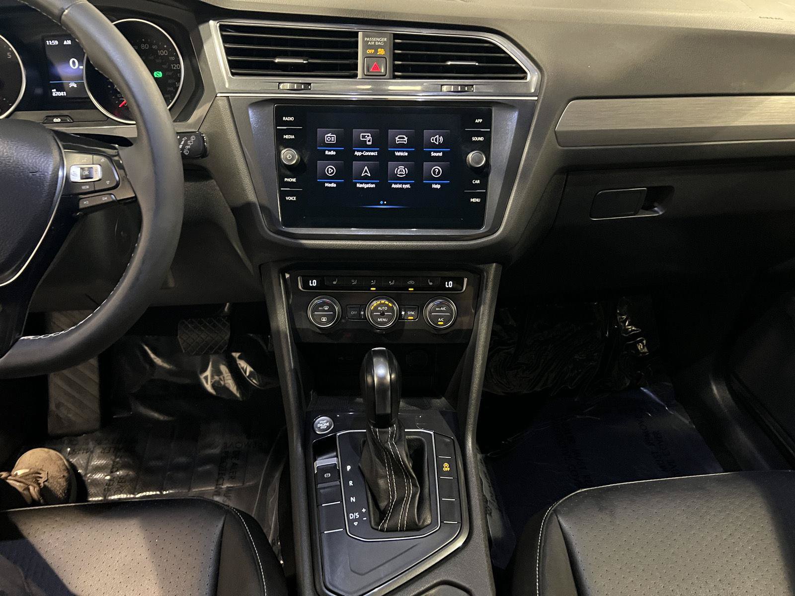 Used 2021 Volkswagen Tiguan SE FWD image 17