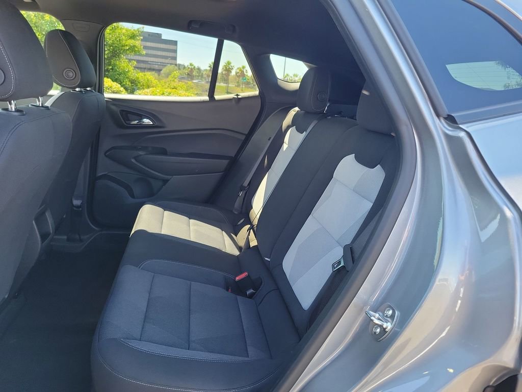 Used 2025 Chevrolet Trax RS w/ Sunroof Package FWD image 22