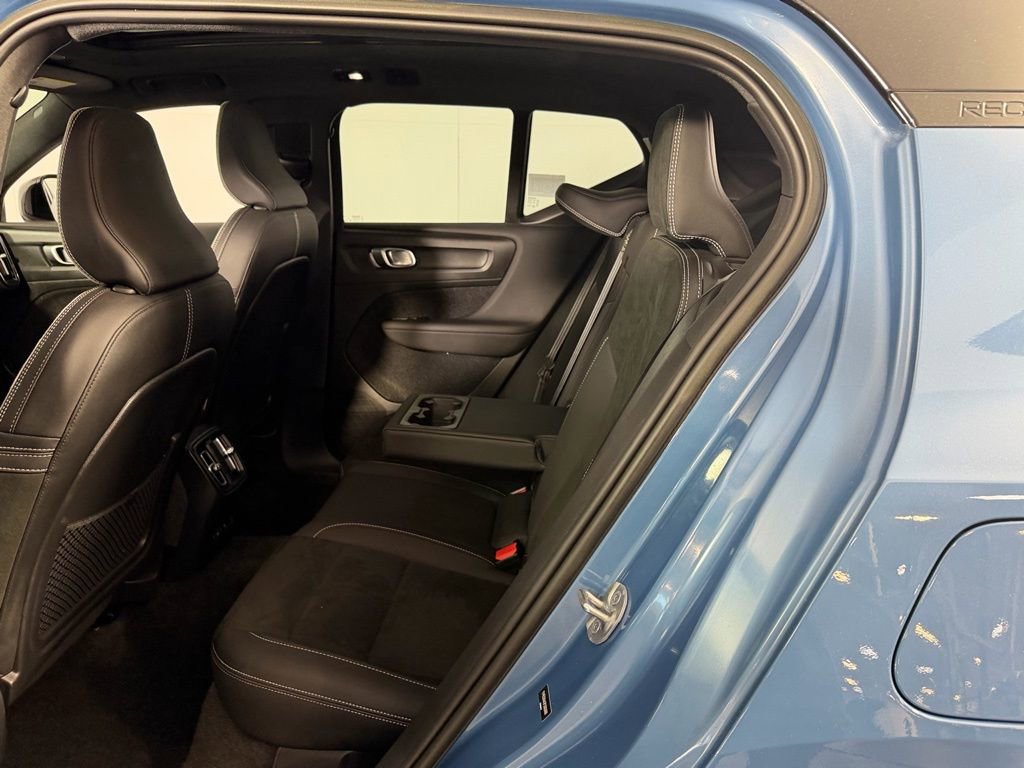Used 2023 Volvo XC40 Recharge Plus image 26