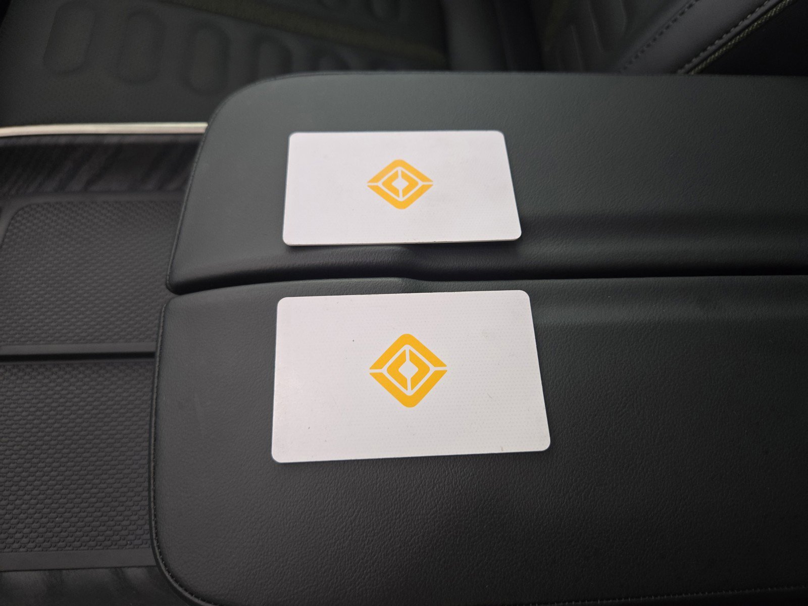 Used 2025 Rivian R1S Adventure image 31