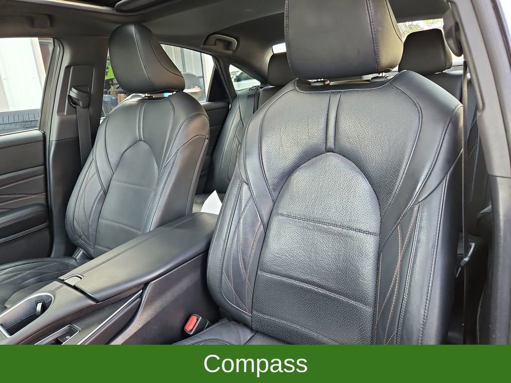 Used 2021 Toyota Avalon Limited image 25