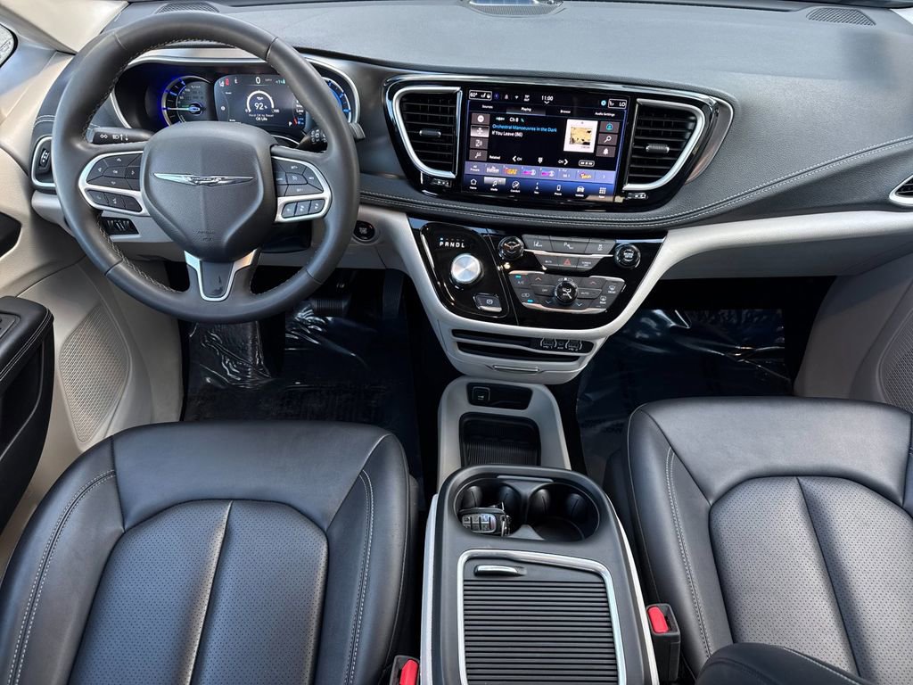 Used 2024 Chrysler Pacifica Select image 12