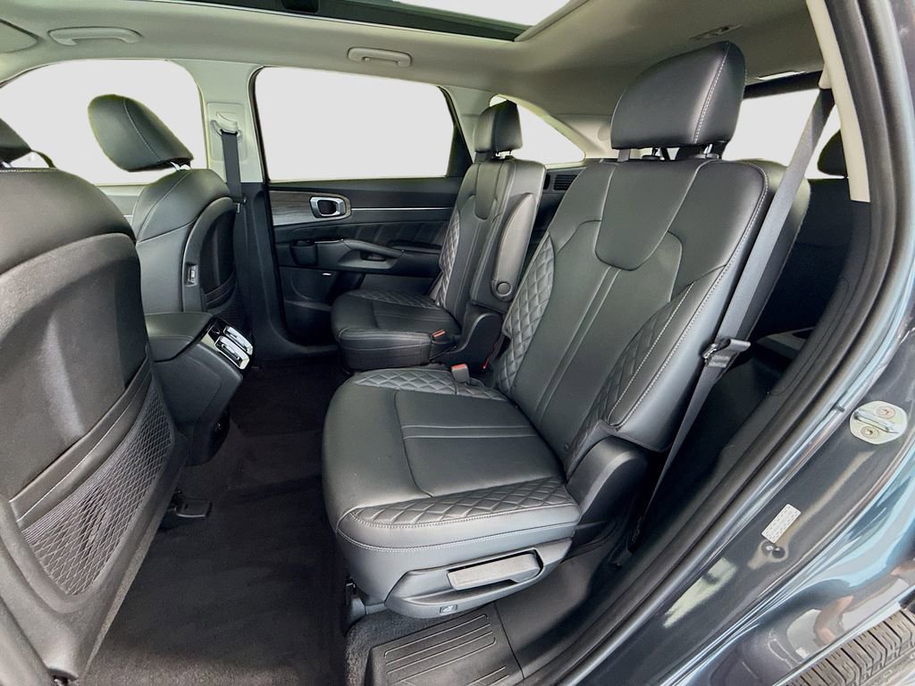 Used 2022 Kia Sorento SX Prestige image 22