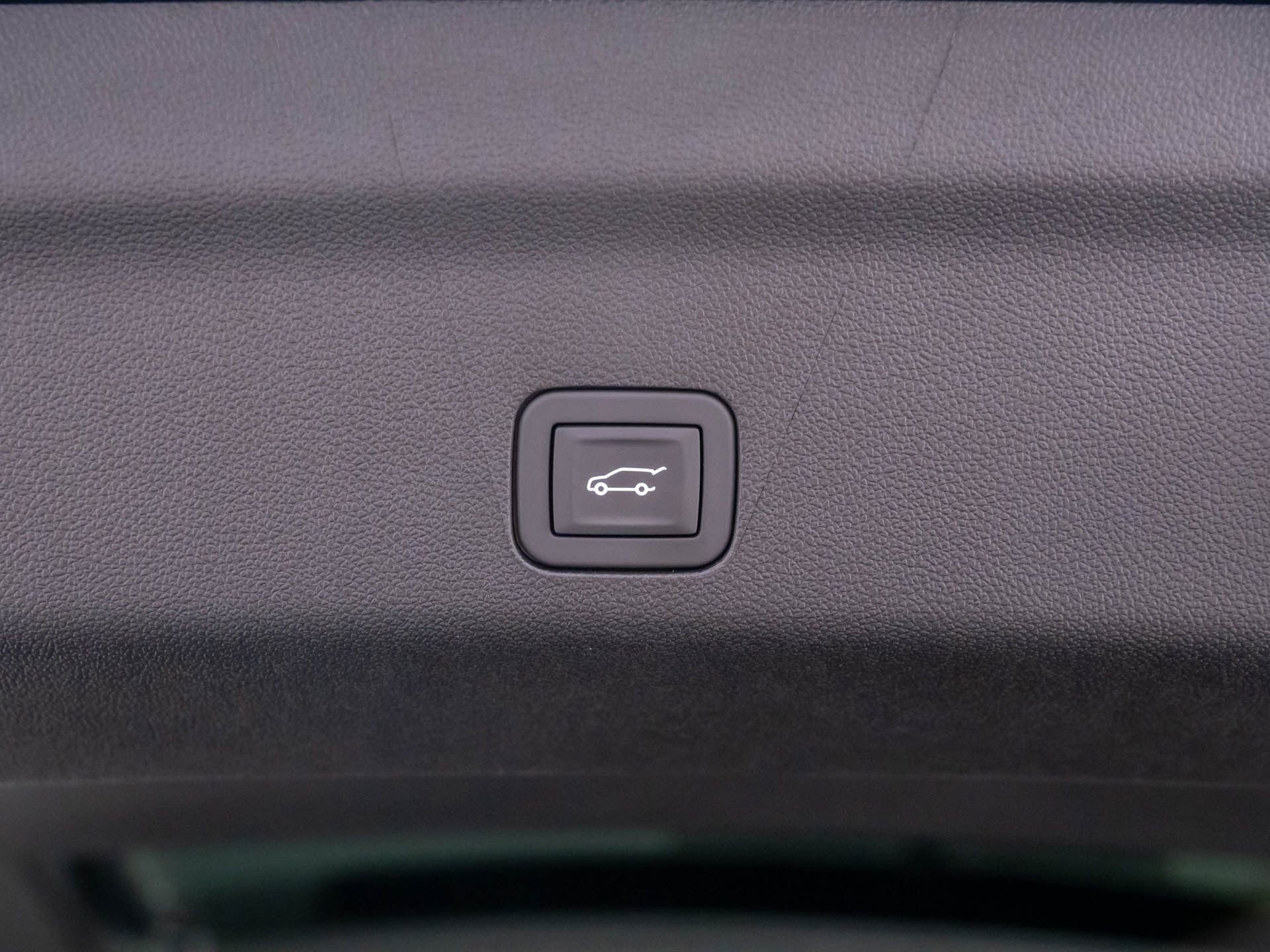 Used 2025 Cadillac Escalade V w/ LPO, ONYX Package image 37