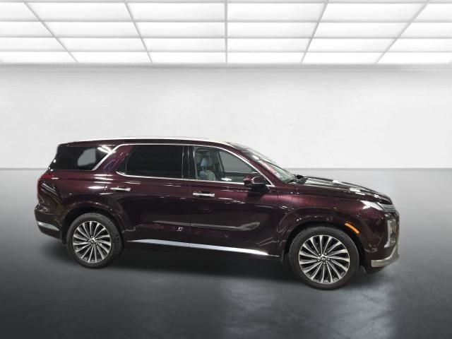 Used 2024 Hyundai Palisade Calligraphy image 3